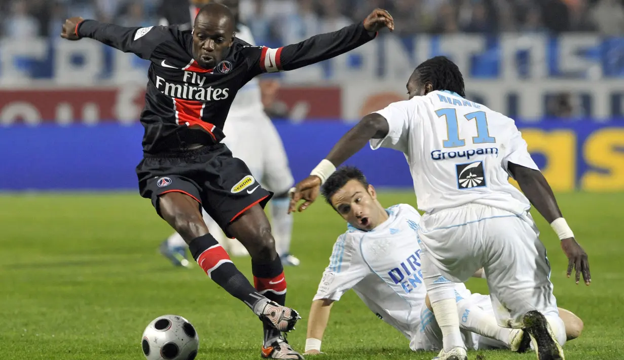 Claude Makelele - Mantan pemain Real Madrid dan Chelsea ini merupakan salah satu gelandang bertahan terbaik dunia pada masanya. Pada tahun 2008 Makelele yang kala itu berusia 35 tahun memutuskan pulang ke Prancis dan bergabung dengan PSG. (AFP/Gerard Julien)