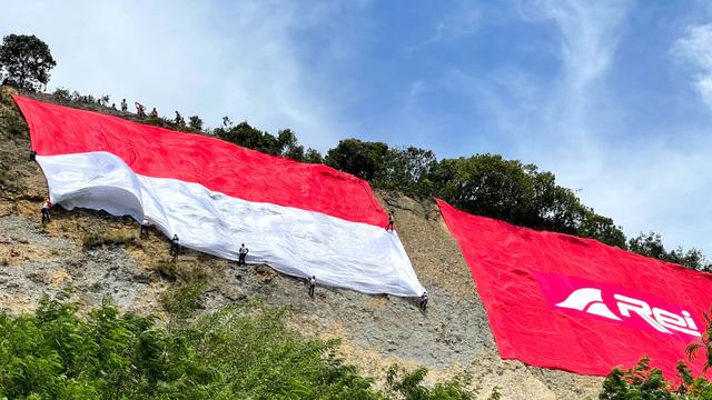 Sambut HUT ke-76 RI, Bendera Merah Putih Raksasa Dibentangkan di Kers Ciampea