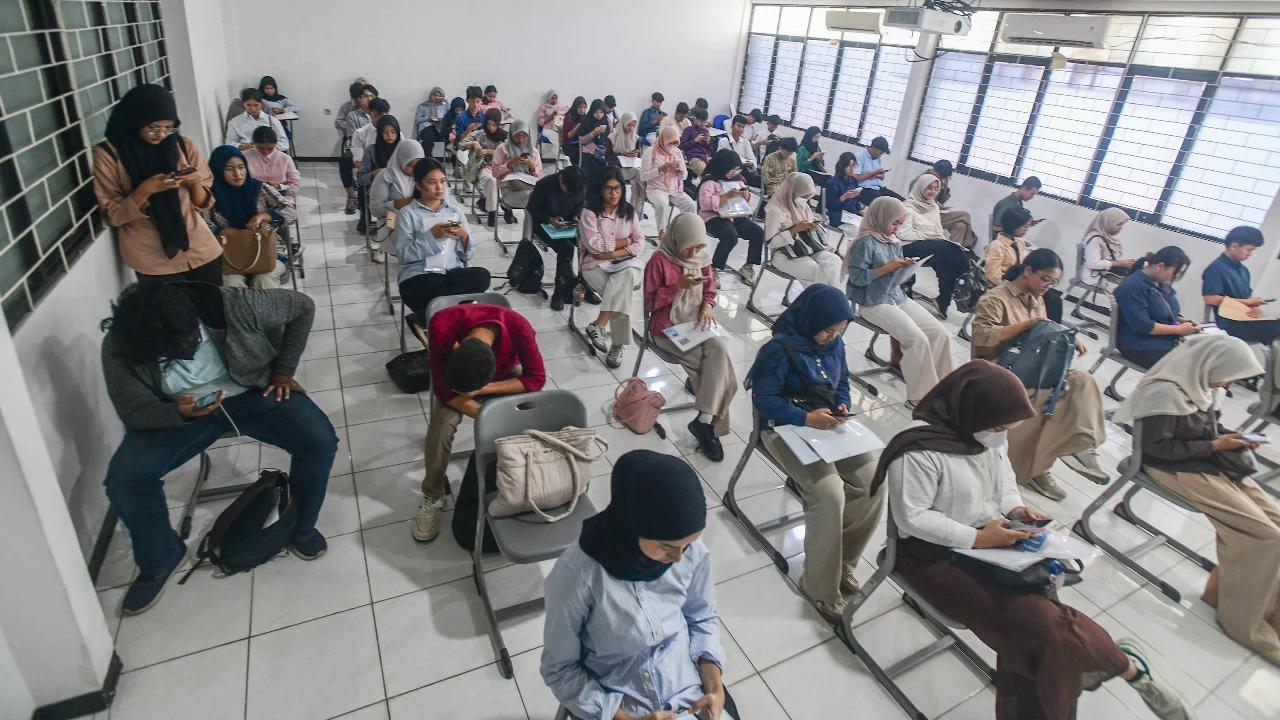 FOTO: Antusias Peserta Ikuti UTBK SNBT 2026 di Kampus UPN Veteran Jakarta