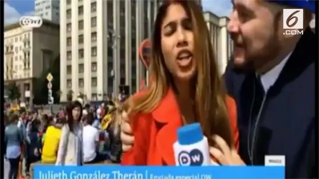 Seorang reporter cantik salah satu tv Jerman, mengalami pelecehan saat sedang melakukan live report.