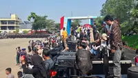 Naik Mobil Brimob, Cara Warga Nikmati HUT Polri (Rifqy Alief Abiyya/Liputan6.com)