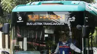 Maka dari itu, ia memprediksi konversi ini dilakukan pada 2024 kepada bus Transjakarta yang panjangnya 12 meter. (Liputan6.com/Herman Zakharia)