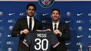 Nomor punggung 30 dipilih oleh Lionel Messi setelah resmi menjadi pemain Paris Saint-Germain. Nomor tersebut ternyata pernah digunakan Messi ketika menjalani awal karier di Barcelona pada musim 2004/2005 silam. (Foto: AFP/Stephane De Sakutin)