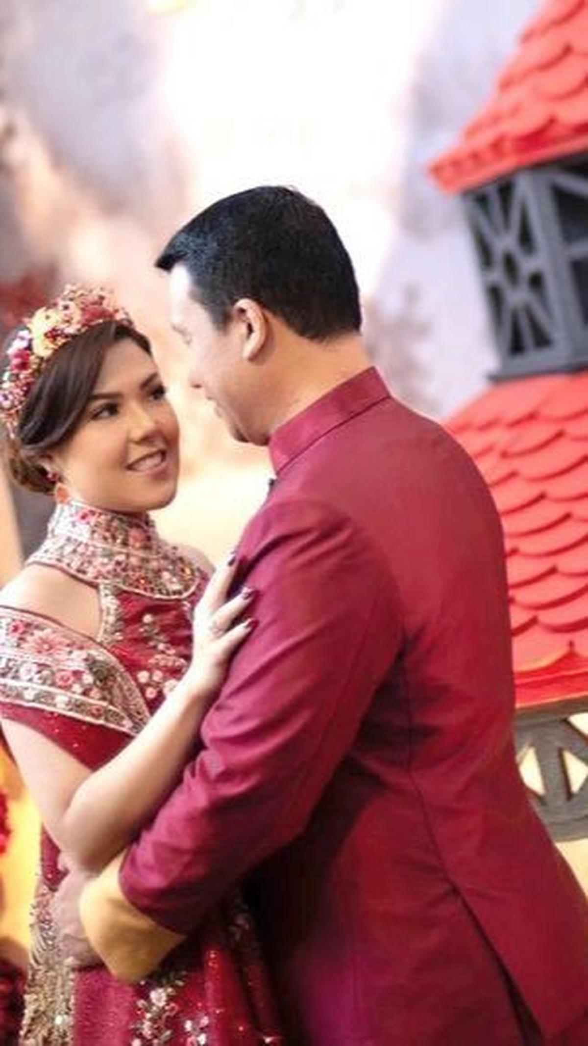 Terlihat pula momen saat wanita kelahiran 20 Agustus 1993 ini berdansa dengan calon suaminya di momen lamaran tersebut. Acara pun berlangsung dengan haru dan penuh kebahagiaan.