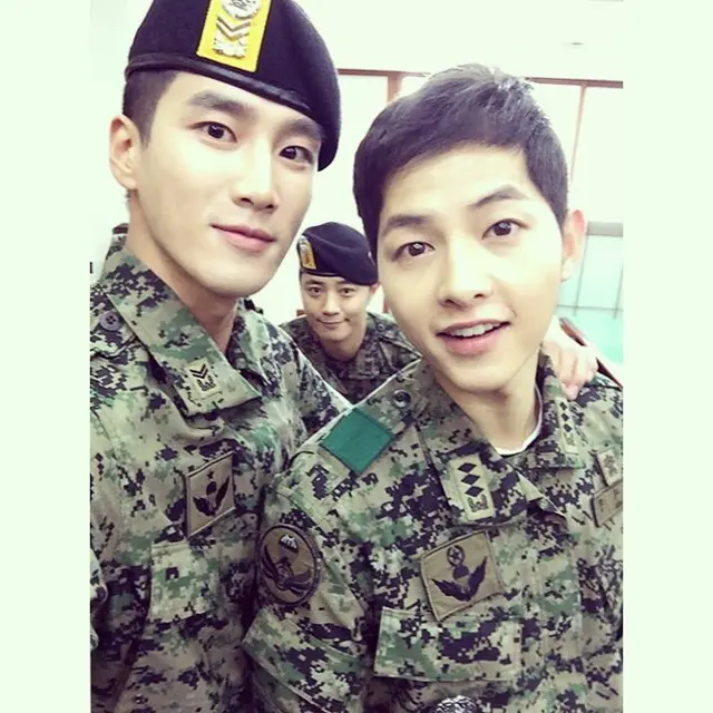 Ahn Bo Hyun dan Song Joong Ki.  (Instagram/ bohyunahn)
