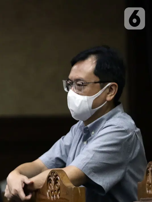 Terdakwa dugaan korupsi PT Asabri, Benny Tjokrosaputro saat mengikuti sidang lanjutan di Pengadilan Negeri Jakarta Pusat, Selasa (11/1/2022). Sidang terdakwa dugaan korupsi PT Asabri tersebut beragendakan mendengar keterangan saksi. (Liputan6.com/Helmi Fithriansyah)