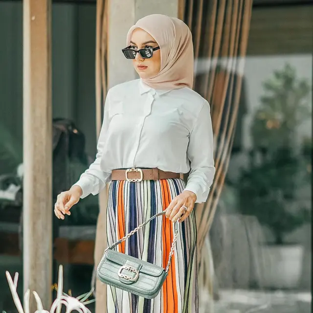 6 Potret Irish Bella Pamer Baby Bump di Kehamilan Kedua, Stylish Bak ABG
