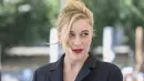 Greta Gerwig tiba untuk sesi pemotretan film 'White Noise' selama Festival Film Venesia edisi ke-79 di Venesia, Italia, Rabu (31/8/2022). Ia dikenal sebagai aktris dalam film Jackie dan 20th Century Women. Ia dikenal sebagai sutradara film Lady Bird. (Photo by Vianney Le Caer/Invision/AP)