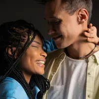 Pasangan Zodiak yang Tumbuh Harmonis karena Cara Berpikir yang Berbeda