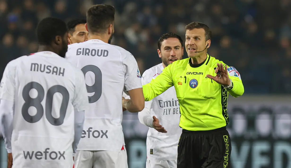 Namun Rossoneri mampu membalas lewat Olivier Giroud dan Luka Jovic. (Spada/LaPresse via AP)