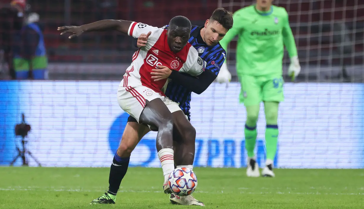 Brian Brobbey. Striker Belanda berusia 20 tahun ini baru saja didatangkan kembali Ajax dari RB Leipzig di bursa transfer musim panas 2022/2023. Sebelumnya ia sempat memperkuat Ajax selama setengah musim pada tengah musim 2021/2022 dengan status pinjaman dari RB Leipzig. Bersama Ajax ia telah tampil dalam 32 laga di semua ajang dengan torehan 13 gol dan 3 assist.(AFP/Kenzo Tribouillard)