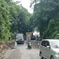 Ruas jalan Sampay - Cikulur di Kabupaten Lebak, Provinsi Banten, ambles usai diguyur hujan lebat beberapa hari terakhir. (Liputan6.com/ Ist)