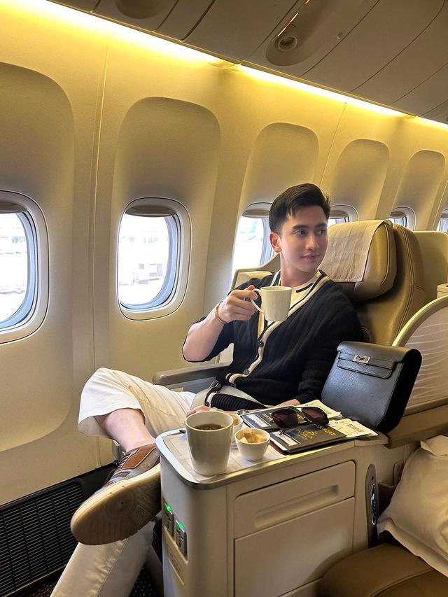 Verrell Bramasta pergi umrah