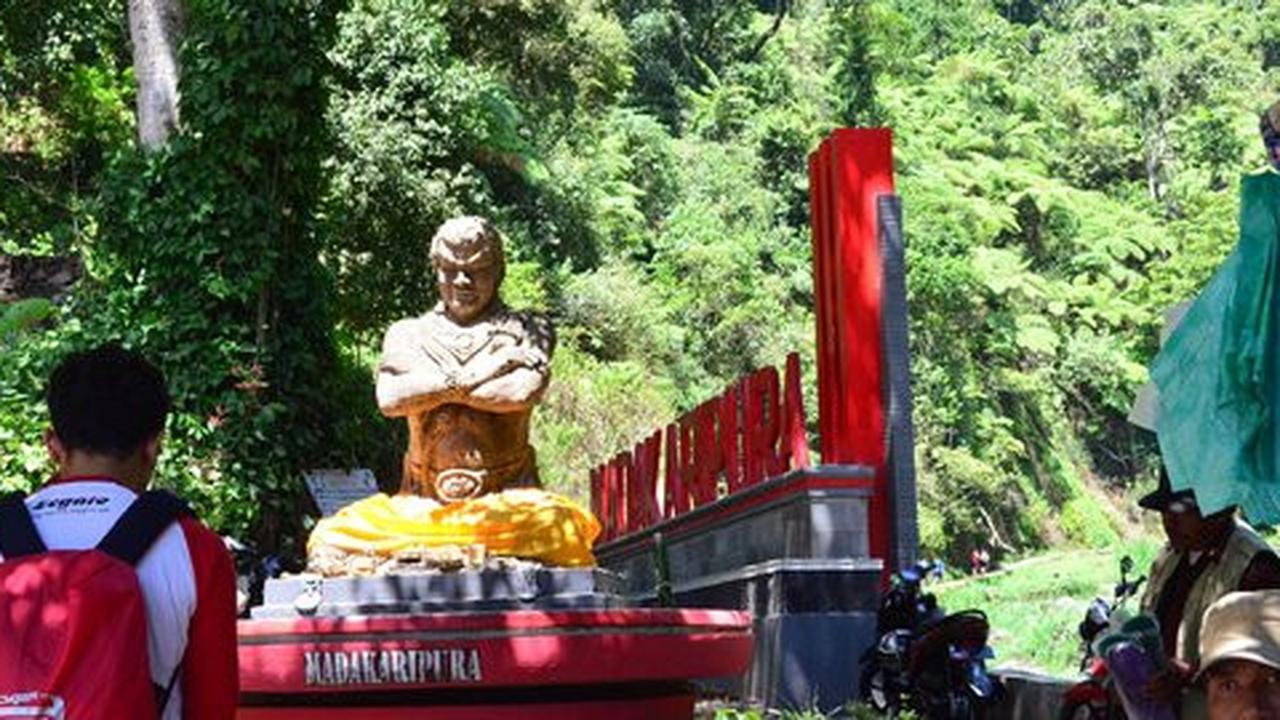 Hormati Gajahmada, umat Hindu sakralkan Air Terjun Madakaripura