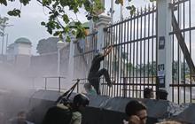 Demo Menolak UU TNI di DPR Ricuh, Tiga Mahasiswa UI Luka-Luka Dibawa ke RS