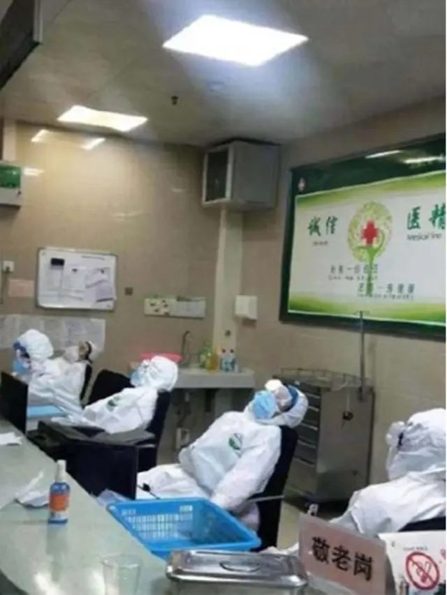 Lelah Rawat Pasien Terinfeksi Virus Corona, Foto Tim Medis Tertidur di Lantai Viral