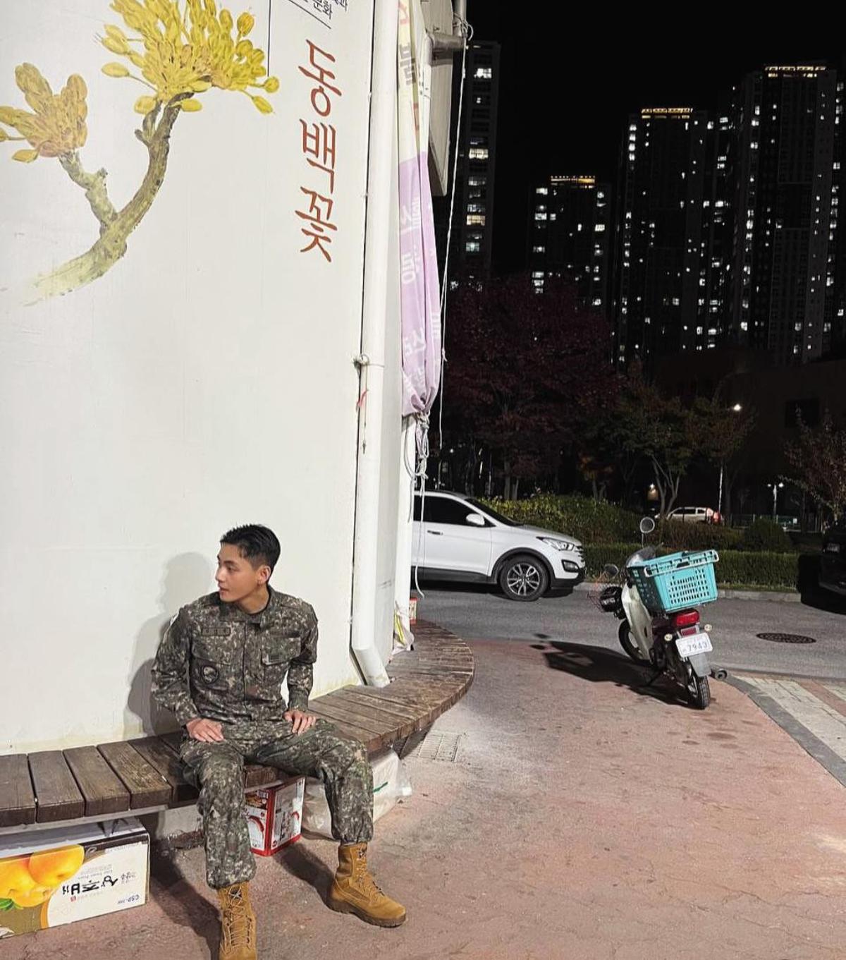 Taehyung BTS Tampil Berbeda, Tubuh Kekar dan Aura Makin Karismatik Bikin Heboh ARMY