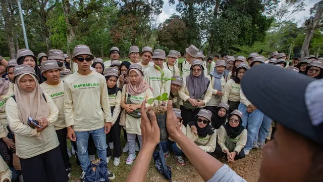 Makin Melek Pelestarian Lingkungan, Ribuan Mahasiswa Terjun Langsung Tanam Ribuan Bibit Pohon di Beberapa Titik
