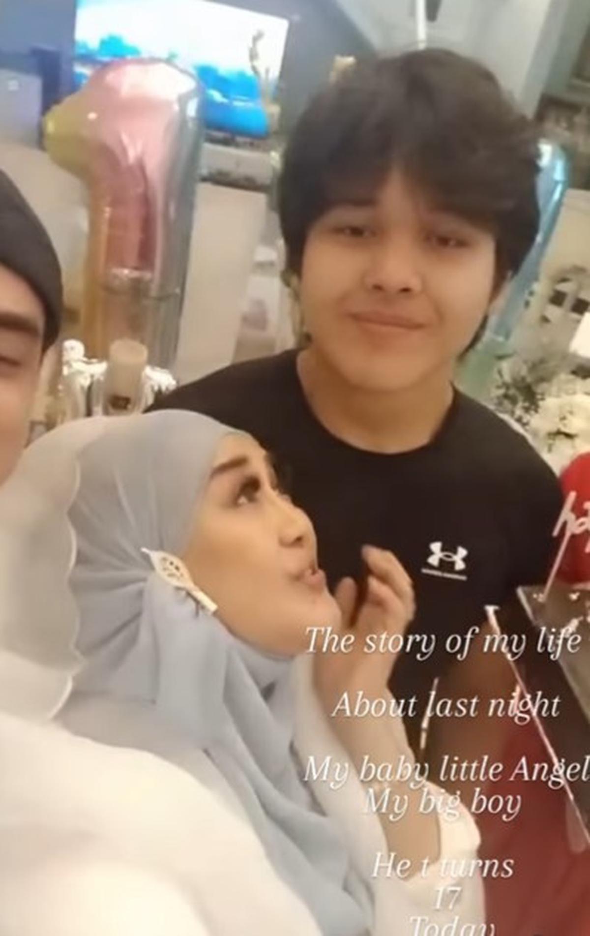 Mitha pun langsung merekam momen saat ia dan keluarga menyanyikan lagu "Selamat Ulang Tahun" untuk Adrian.