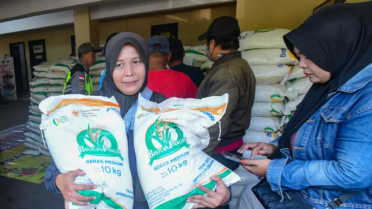 Pemerintah Salurkan Bantuan Pangan Non Tunai Beras 20 Kilogram