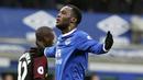 Gaya pemain Everton, Romelu Lukaku merayakan gol ke gawang Manchester City, Lukaku mencetak satu gol saat Everton melumat Manchester City 4-0 di Goodison Park, Liverpool, Minggu (15/1/2017). (Peter Byrne/PA via AP)
