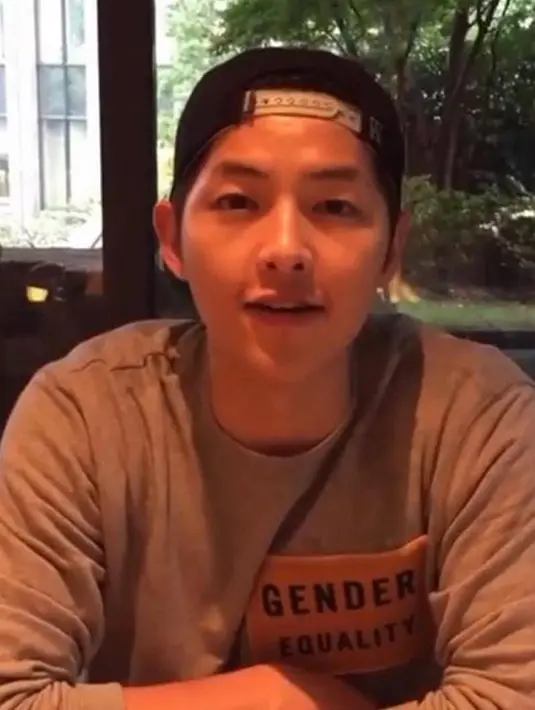 Tepat di tanggal 19 September 2017, kekasih Song Hye Kyo ini genap berusia 32 tahun. Doa dan harapan baik pun tentu bertaburan dari para penggemarnya untuk Song Joong Ki di hari ulang tahunnya. (Instagram/chole0919)