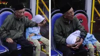Menyentuh Hati, Kakek Lindungi Cucunya yang Tertidur di Transjakarta