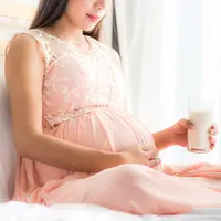 Benarkah Susu Ibu Hamil Lebih Baik dari Susu Biasa? (interstid/shutterstock)