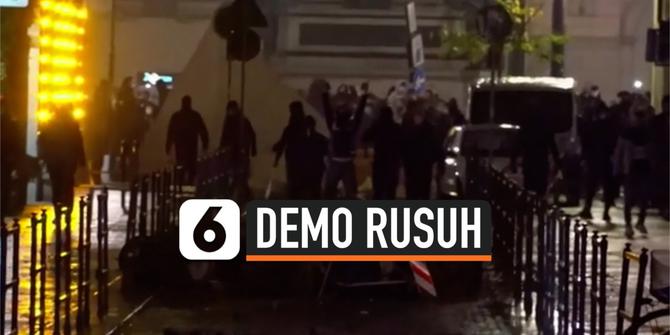 VIDEO: Tolak Aturan Covid-19, Demonstran Italia Bentrok dengan Polisi