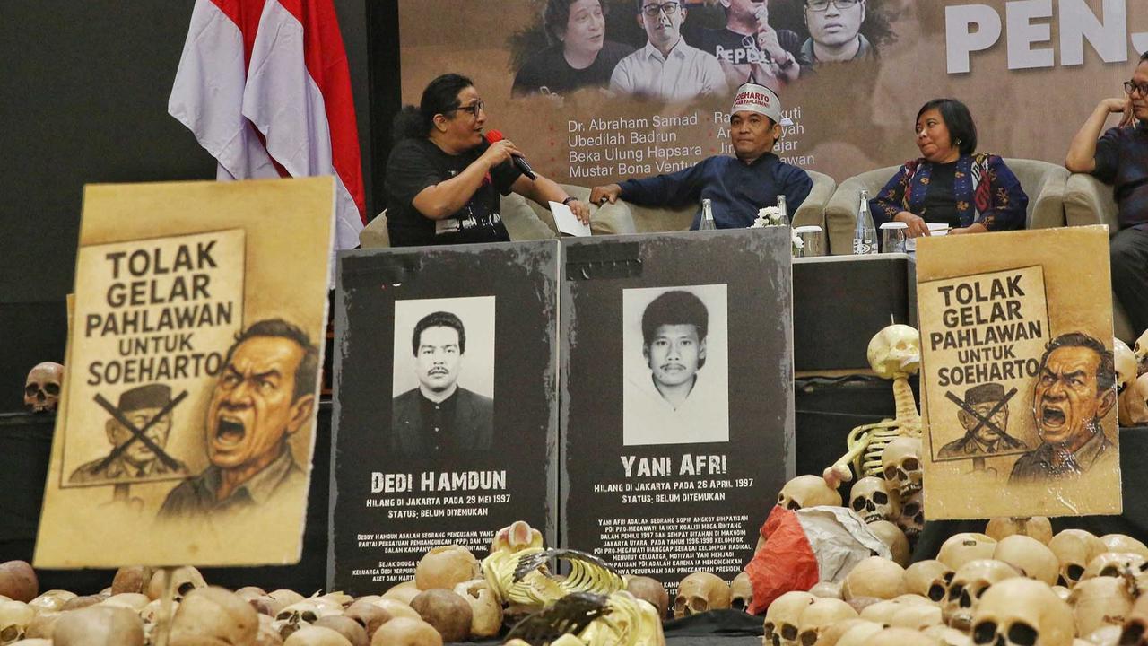 FOTO: 27 Tahun Reformasi, Aktivis Gelar Refleksi Reformasi 1998 dengan Instalasi Seni