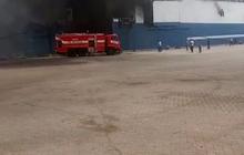Kapal Ferry Mutiara Berkah Terbakar di Pelabuhan Indah Kiat Merak, Penumpang Dievakuasi Menggunakan Crane