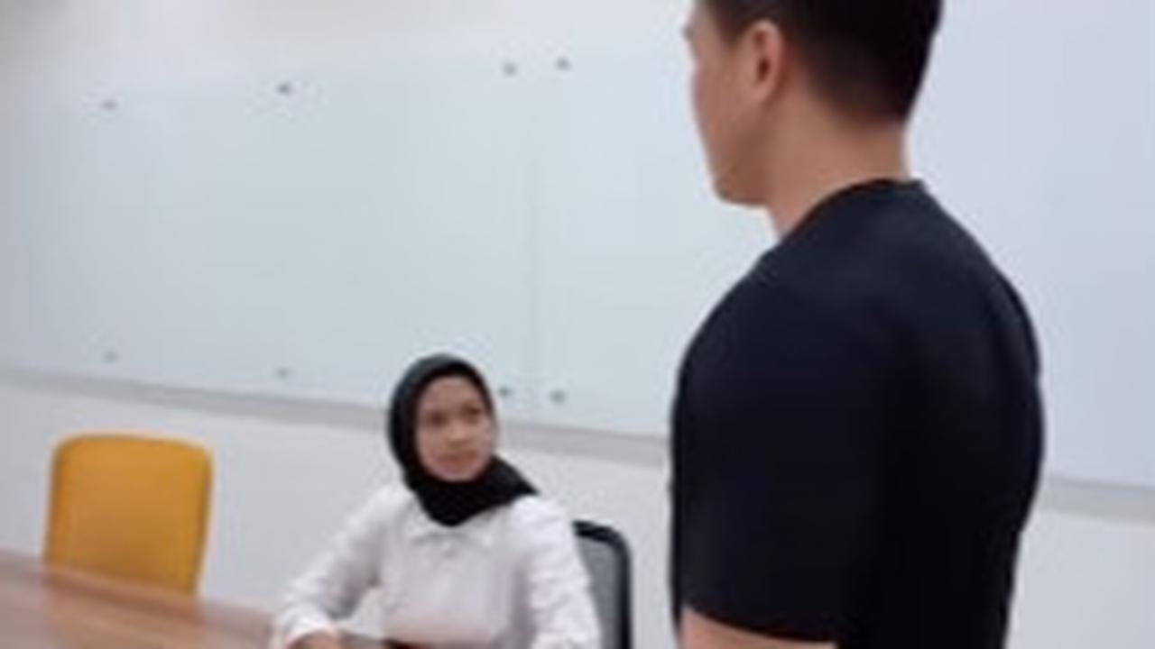 Gara-Gara Tempat Sampah, Cewek Berhijab Baru Mau Interview ini Langsung Diterima Kerja