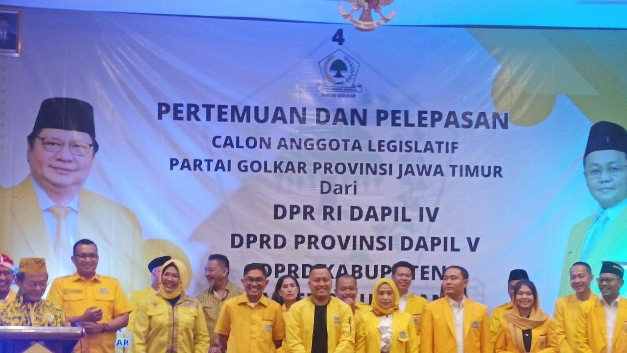 Sarmuji optimistis, perolehan suara Partai Golkar di tiga lapis tingkatan itu akan bertambah pada Pemilu 2024 mendatang. Karena itu, caleg Golkar diminta untuk saling bersinergi, baik secara vertikal maupun horizontal.