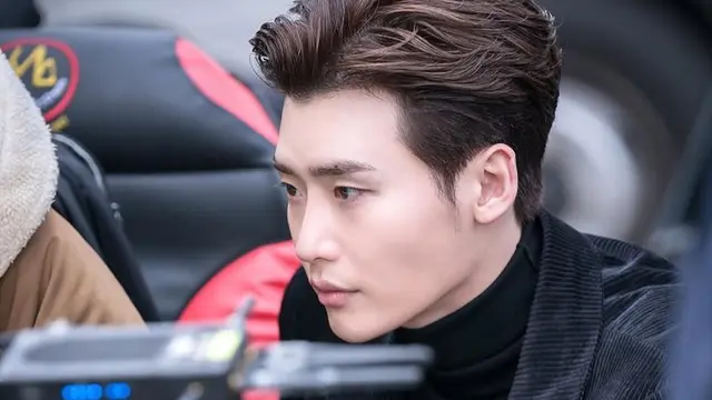 Lee Jong Suk (Instagram/ jongsuk0206)
