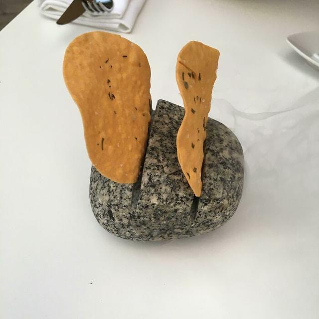 10 Potret Penyajian Makanan Nyeleneh di Restoran, Bikin Bingung Pelanggan