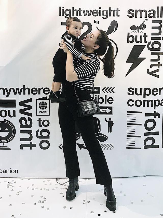 Potret Manis Vicky Shu Bersama Baby Abimanyu (sumber: instagram/@vickyshu)