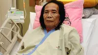 Seperti diketahui, Yon Koeswoyo hampir tiga pekan dirawat di rumah sakit karena sakit infeksi paru-paru, jantung dan diabetes.