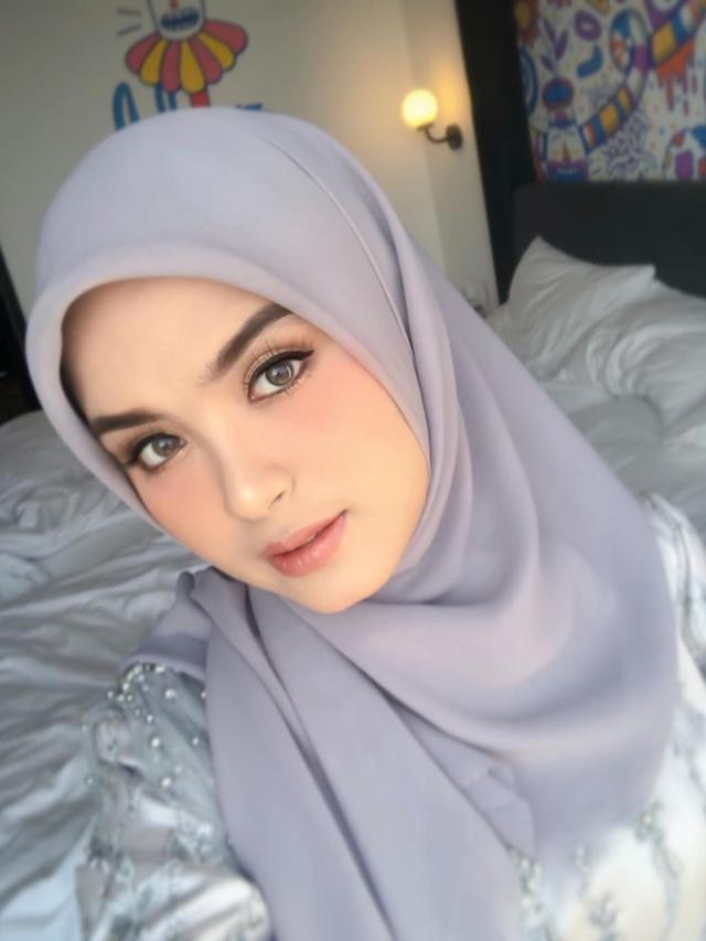 Vebby Palwinta, Si Cantik Mantan Baim Wong yang Semakin Memesona