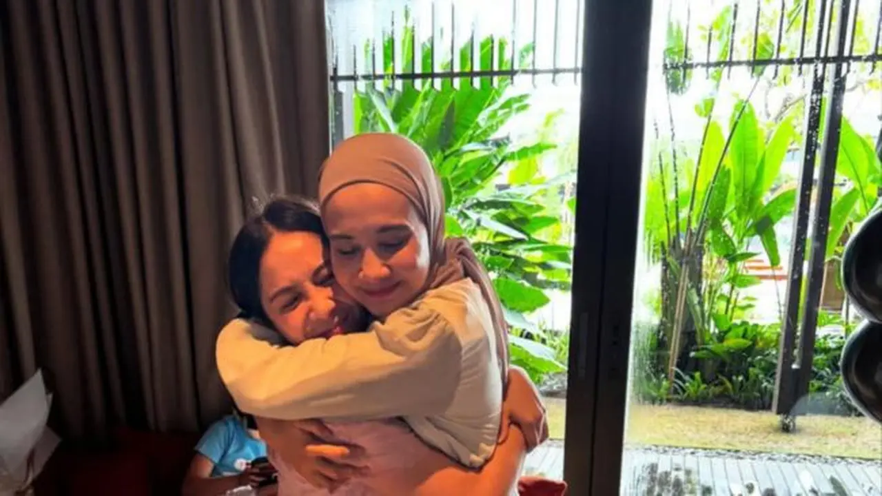 Potret Zaskia Sungkar dan Nagita Slavina (credit: https://www.instagram.com/irwansyah_15/).
