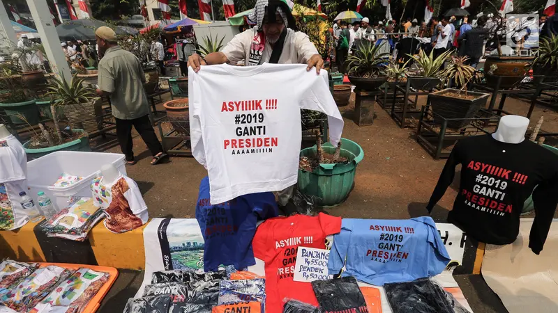 Kaos 2019 Ganti Presiden Ramai Dijual di Istiqlal