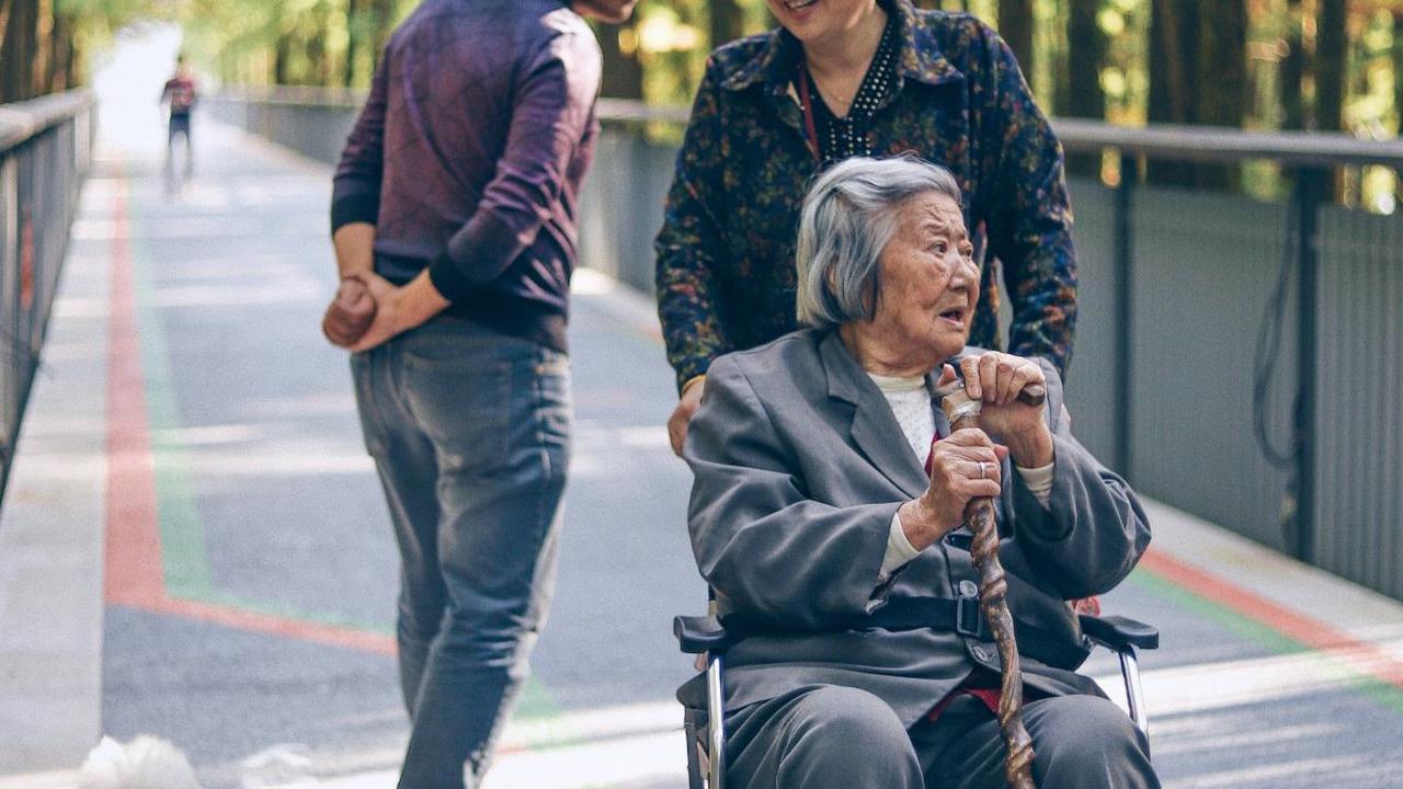 Senam Tai Chi untuk Lansia