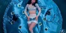 Dunia fashion dan musik kembali dihebohkan dengan penampilan menawan Jennie BLACKPINK dalam video musik terbarunya. [Dok/Stuart Weitzman].