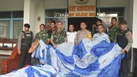 Polisi dan TNI di Wonosobo menyita balon udara yang berpotensi menganggu penerbangan . (Liputan6.com/Polres Wonosobo/Muhamad Ridlo)