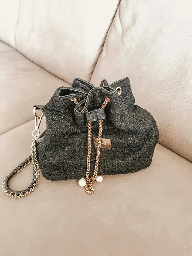 5. Tas Mini Bucket Bag