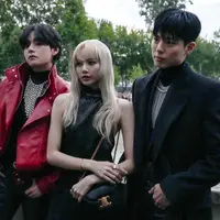 V BTS, Lisa Blackpink, dan Park Bo Gum. (AP Photo/Francois Mori)