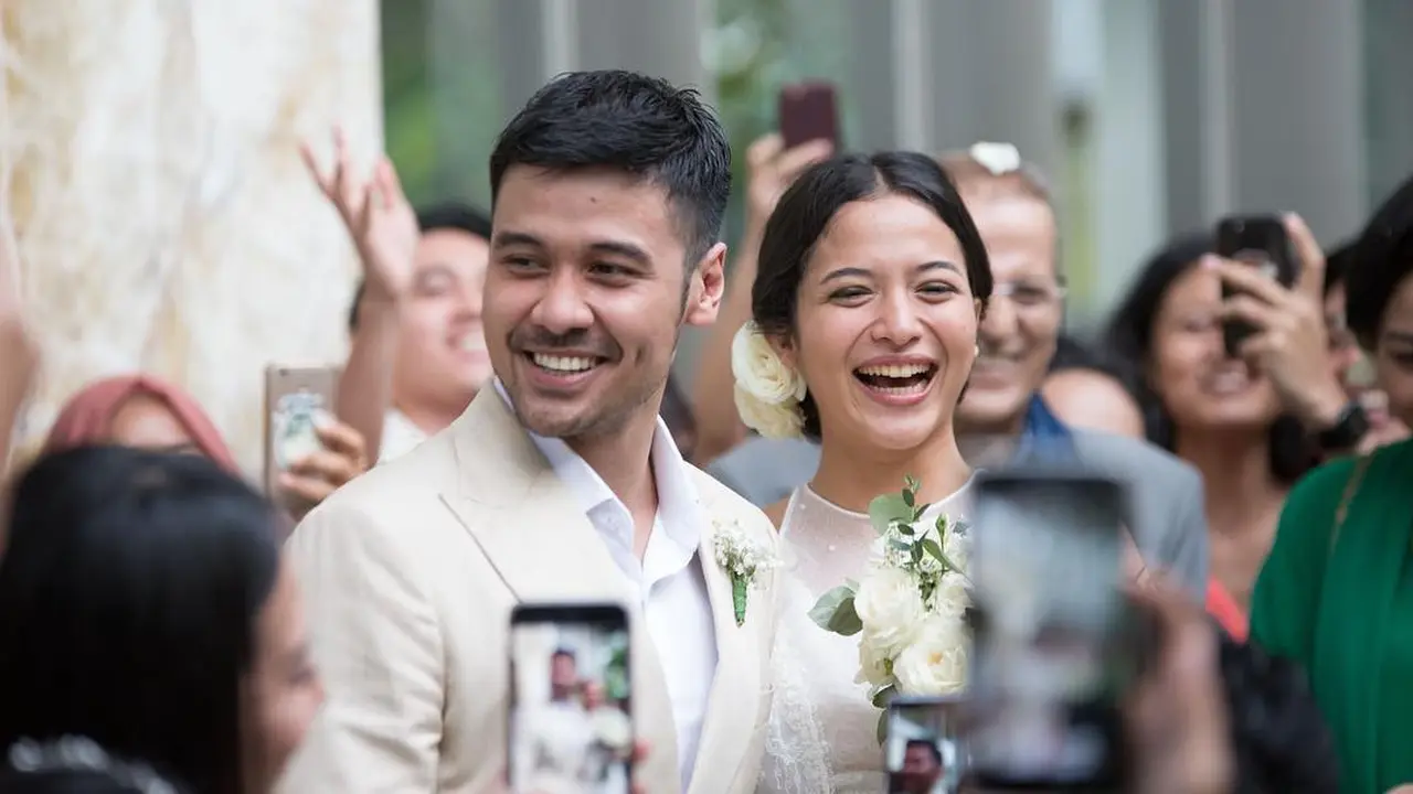 [Bintang] Chicco Jerikho dan Putri Marino