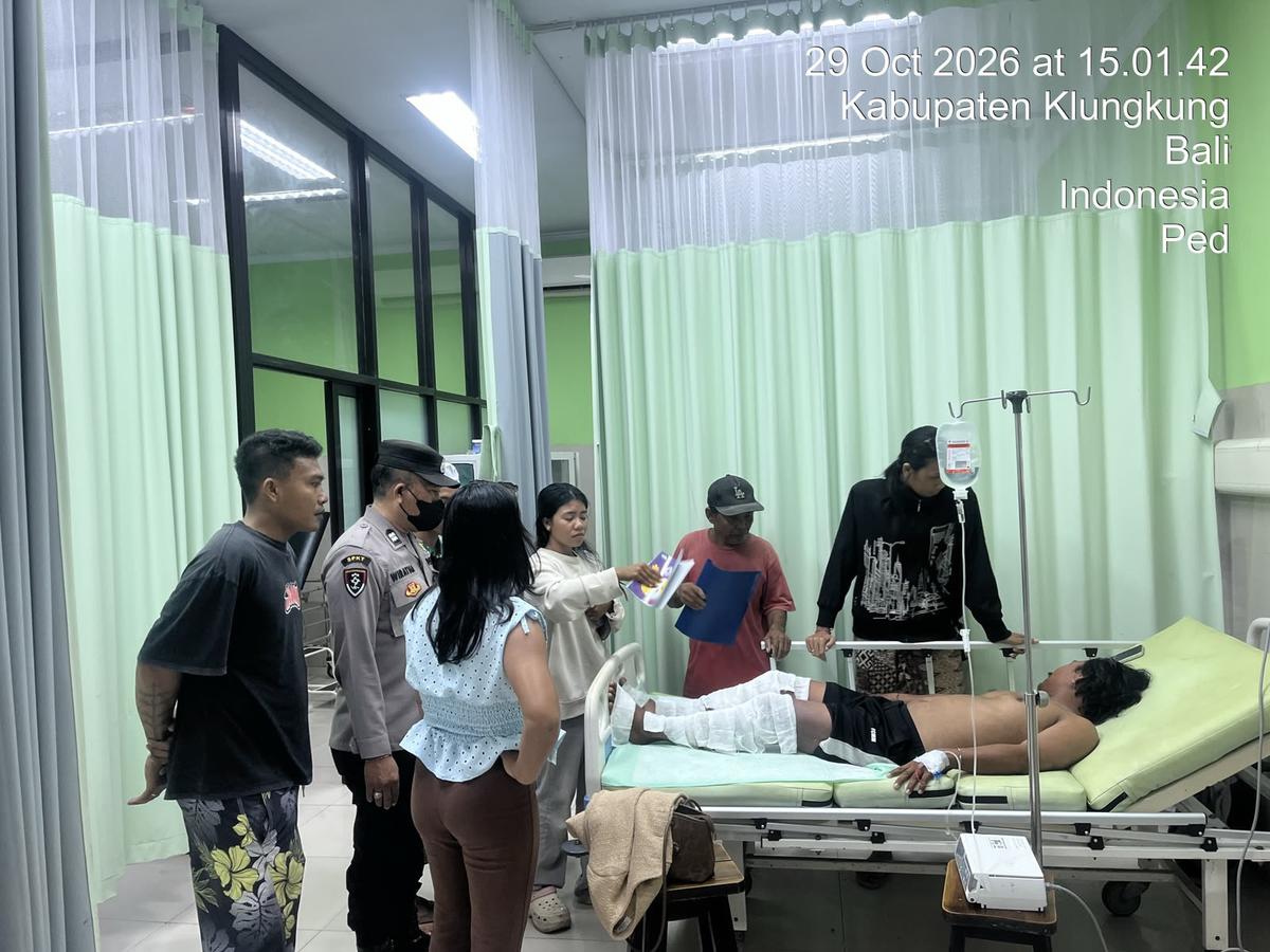 Boat terbakar di perairan Gamat Bay, Desa Sakti, Kecamatan Nusa Penida, Kabupaten Klungkung, Bali. (Dokumentasi Polres Klungkung).