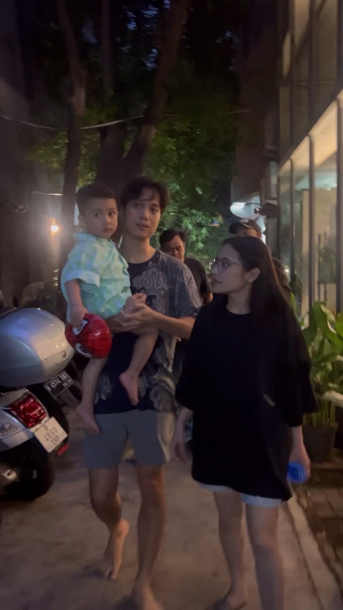 7 Potret Prilly Latuconsina dan Dikta Momong Rayyanza, Vibesnya bak Satu Keluarga