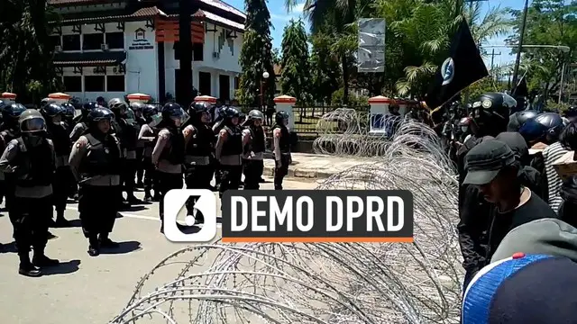 VIDEO: Baru Dilantik, Anggota DPRD Sultra Langsung Didemo