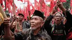 Para petani saat berunjuk rasa memperingati Hari Tani Nasional Indonesia di depan Gedung MPR, DPR dan DPD Republik Indonesia, Jakarta pada 24 September 2024. (Yasuyoshi CHIBA/AFP)